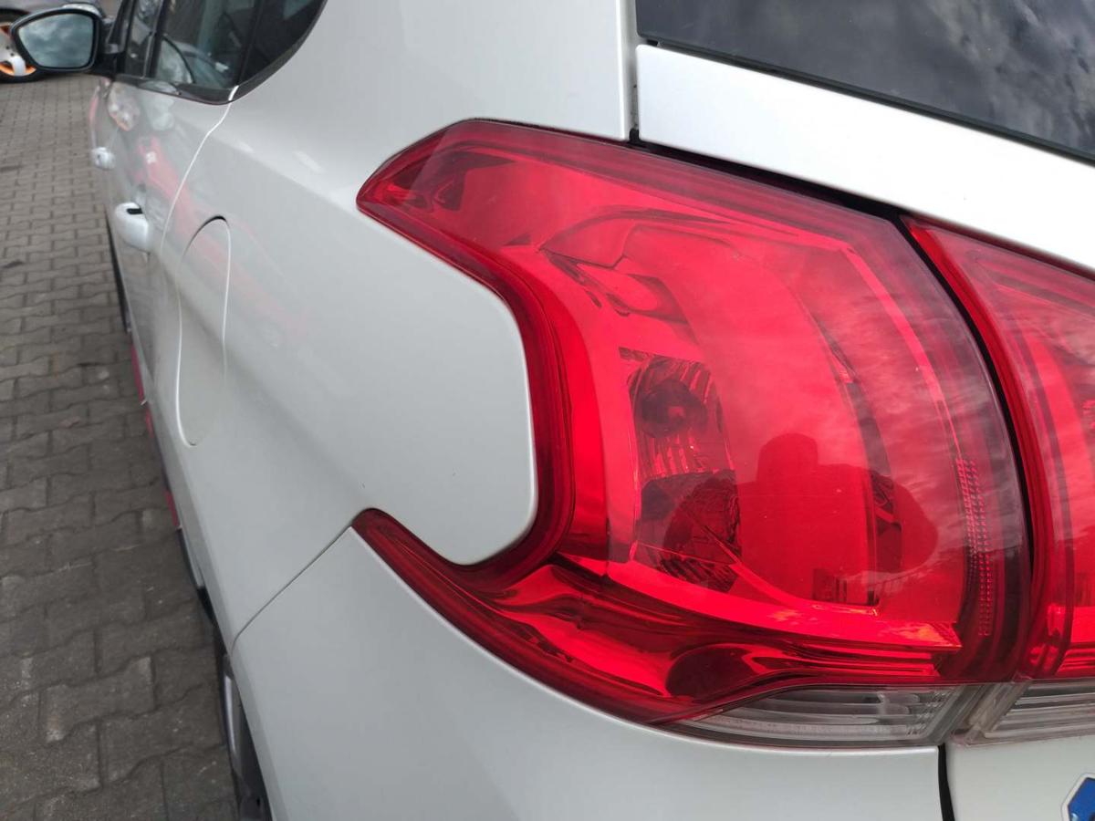 Peugeot 2008 original Rücklicht Rückleuchte Schlussleuchte links Bj.2014